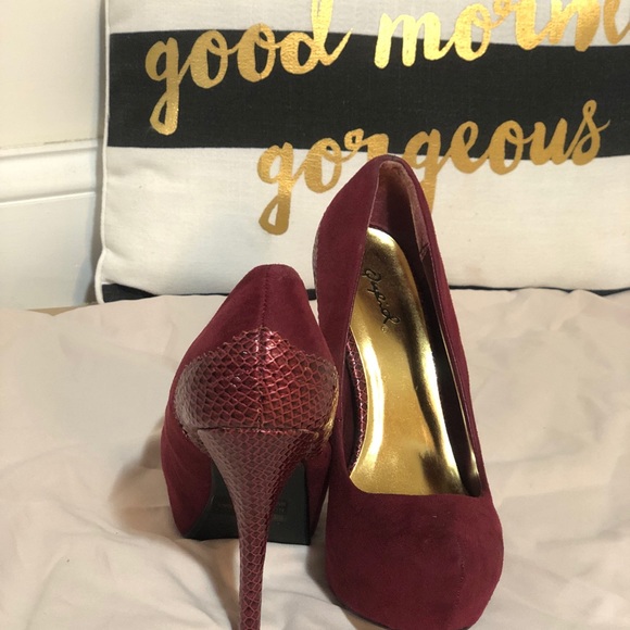 High heels - Picture 1 of 6